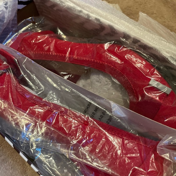 Dana Buchman NEW in Box Comfort Pump in Size 10, 1” Wedge Heel. Beautiful Red - Picture 10 of 14
